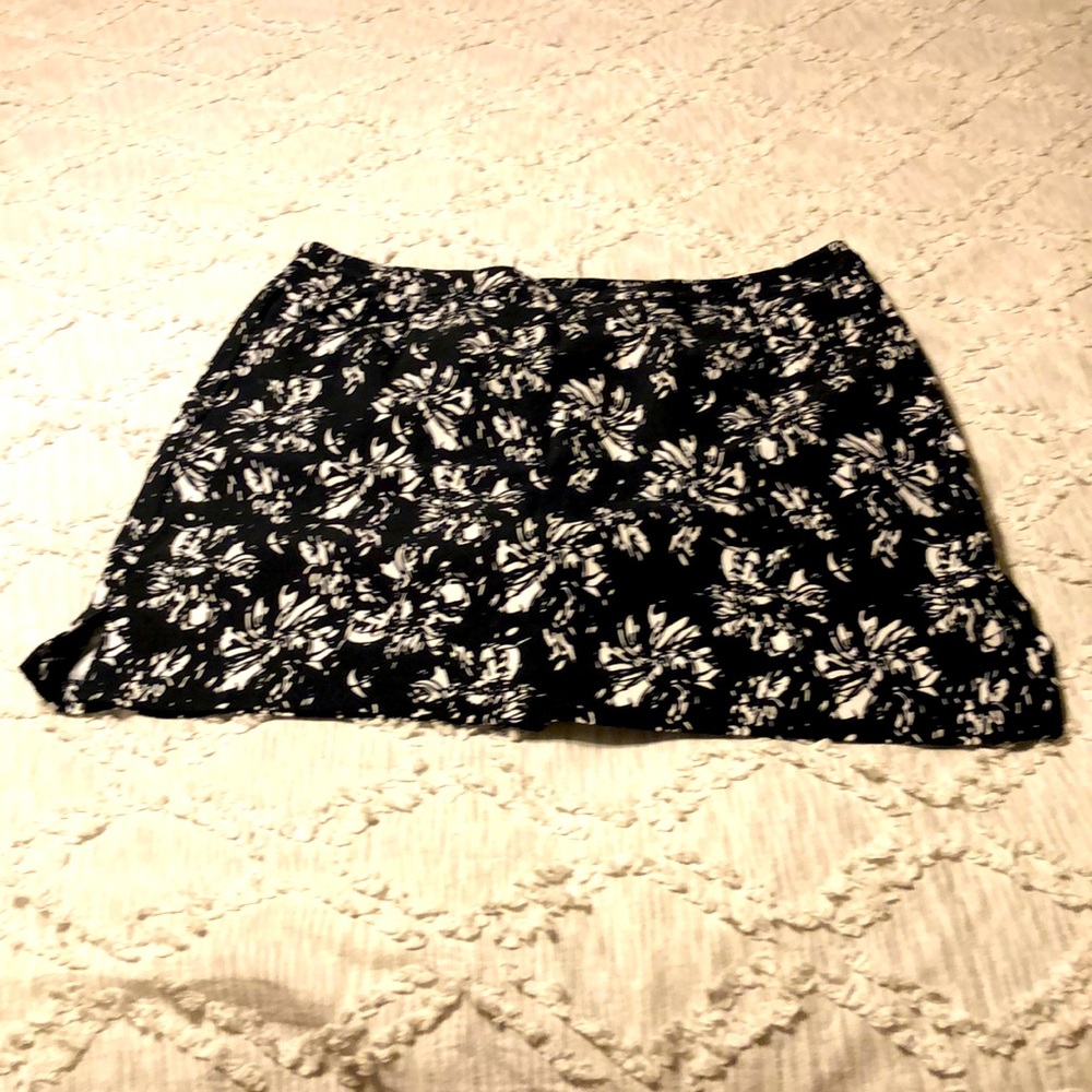 Tribal brand stretch mini skirt with shorts attached inside. Black & white.